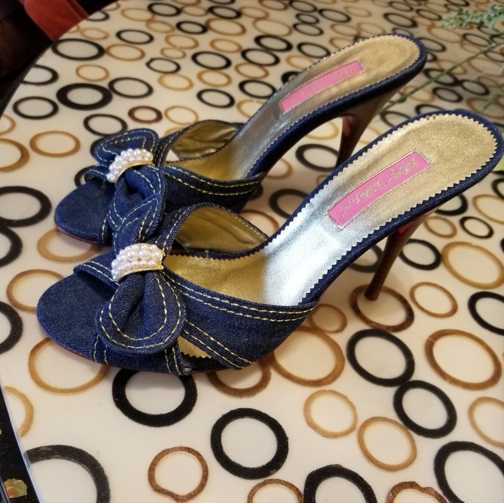 Betsy johnson fancy jean sandal size 8